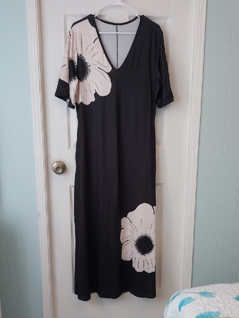 Black Floral V-Neck Maxi Dress - Women's
